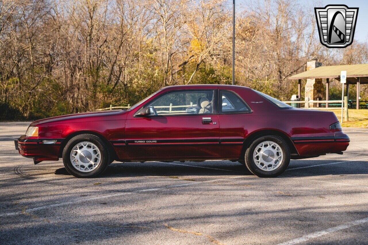 Ford-Thunderbird-Coupe-1988-3