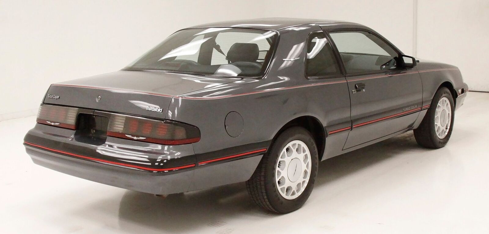 Ford-Thunderbird-Coupe-1988-3