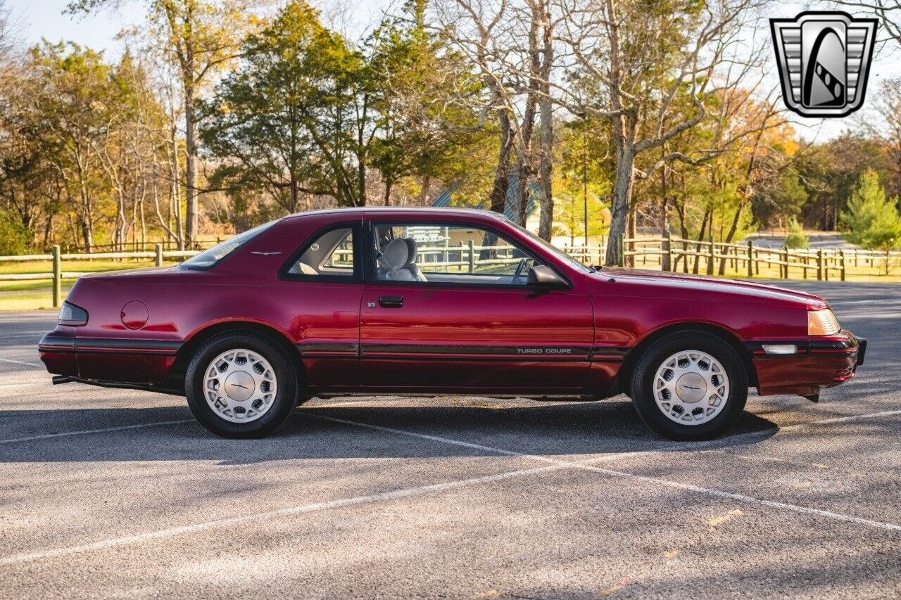 Ford-Thunderbird-Coupe-1988-7