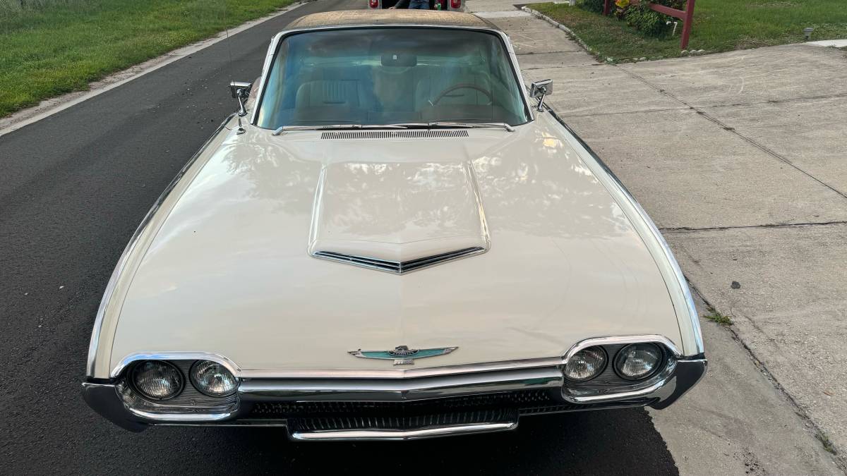 Ford-Thunderbird-coupe-1963