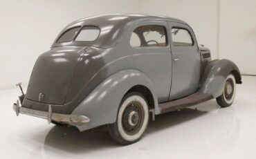 Ford-Tudor-Sedan-Berline-1937-4