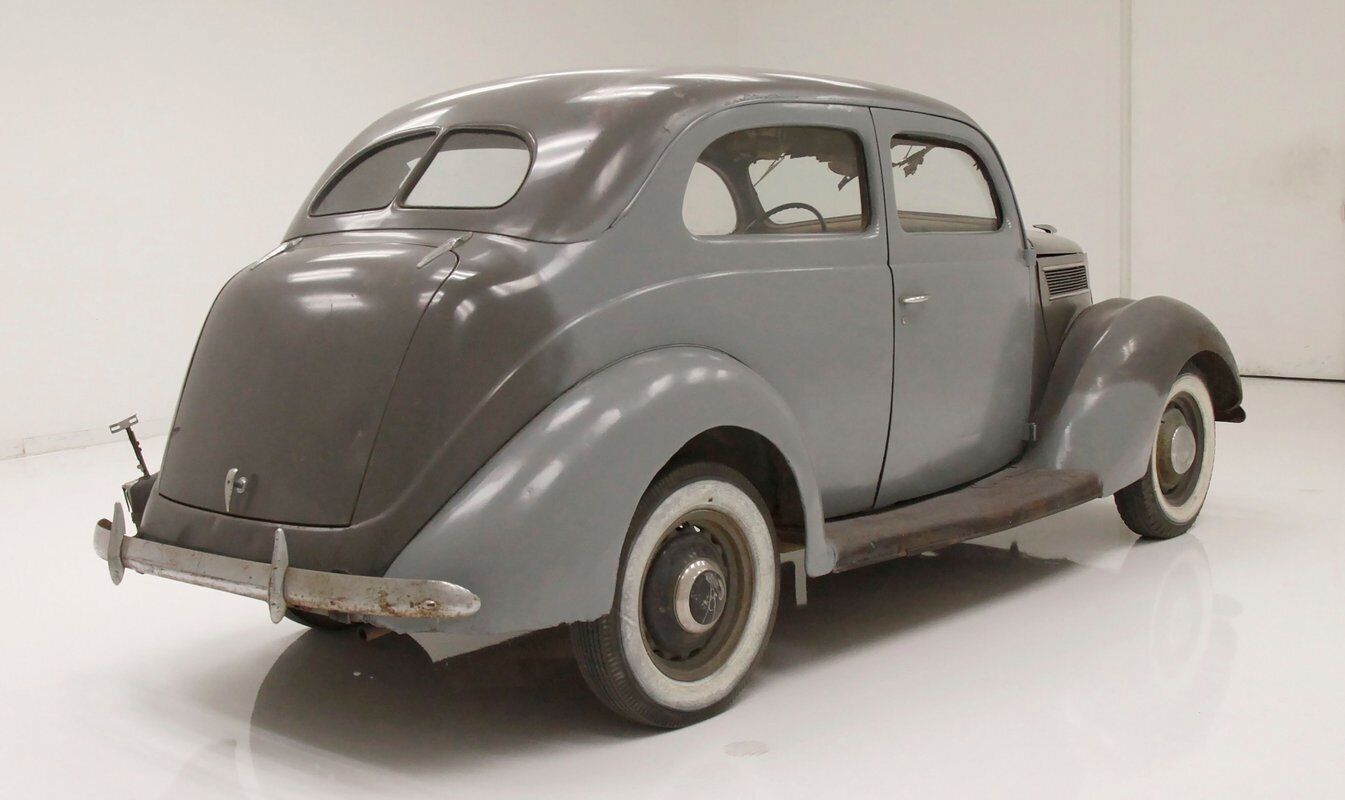 Ford-Tudor-Sedan-Berline-1937-4