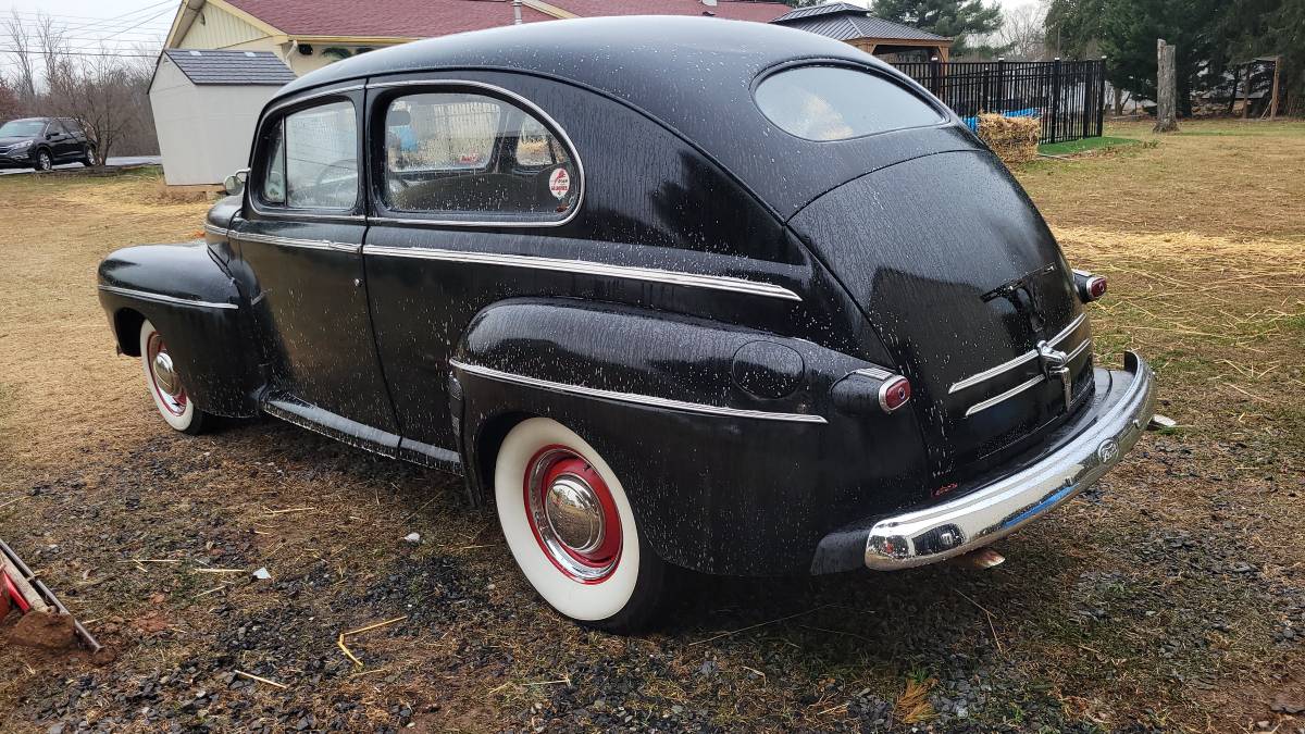 Ford-Tudor-sedan-1946-1