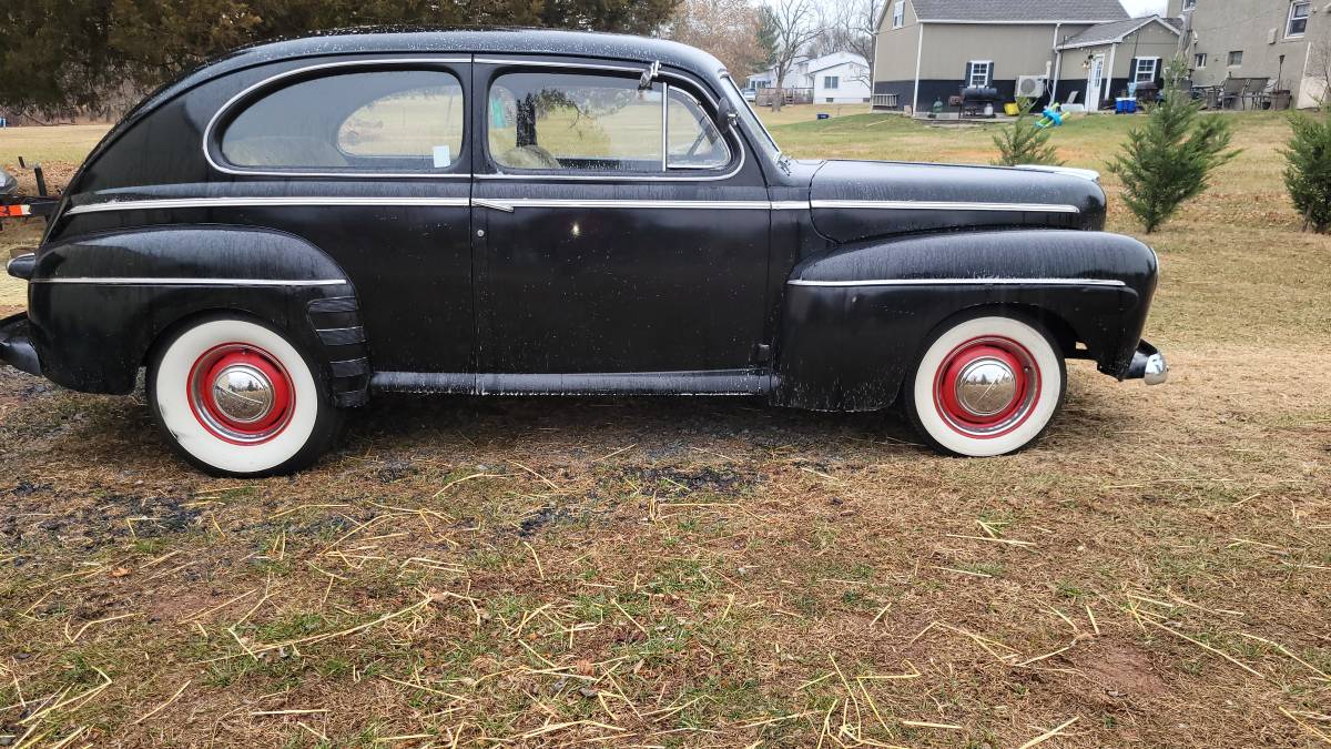 Ford-Tudor-sedan-1946-2