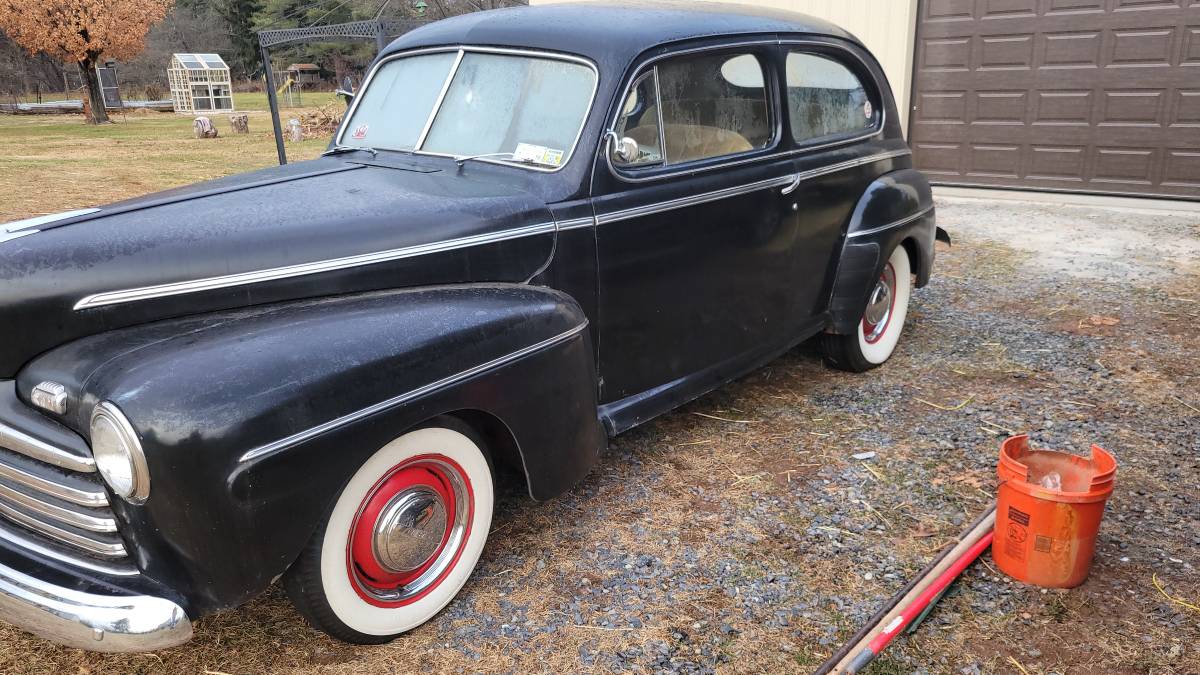 Ford-Tudor-sedan-1946-4