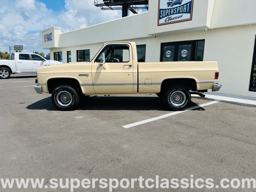 GMC-Sierra-1500-Pickup-1984-1