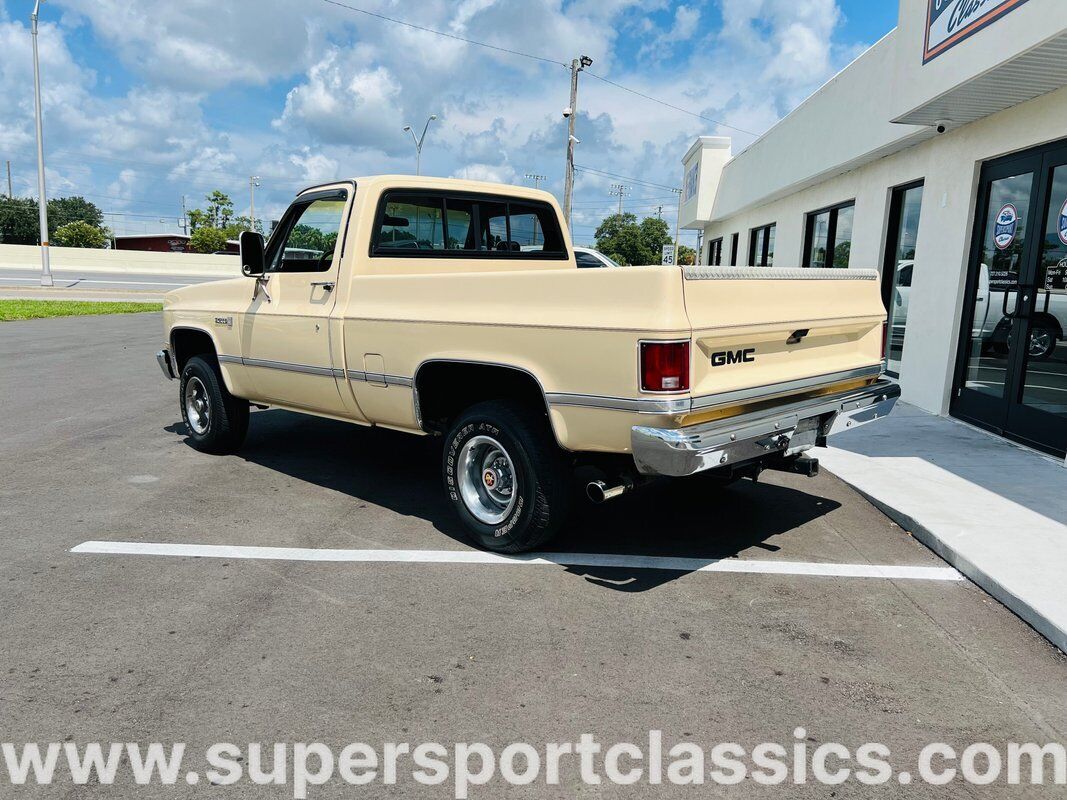 GMC-Sierra-1500-Pickup-1984-2