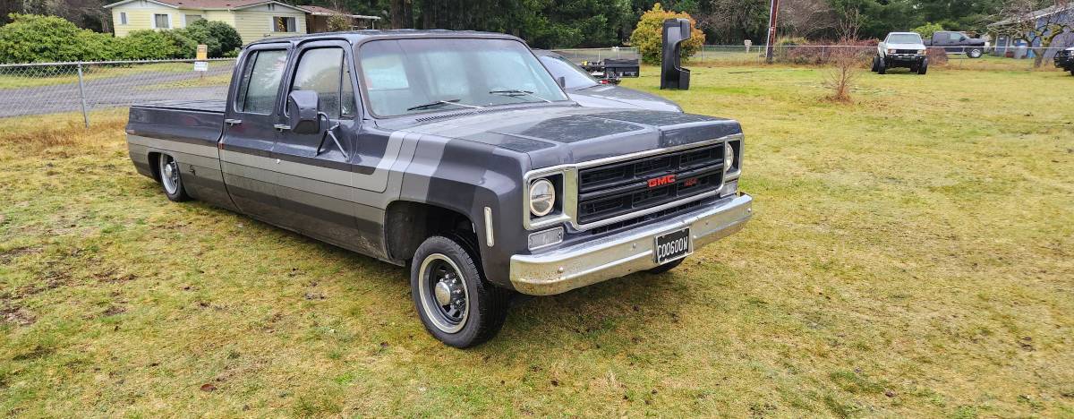 Gmc-Sierra-2500hd-1975-8