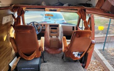 Gmc-Vandura-2500-conversion-van-1979-10