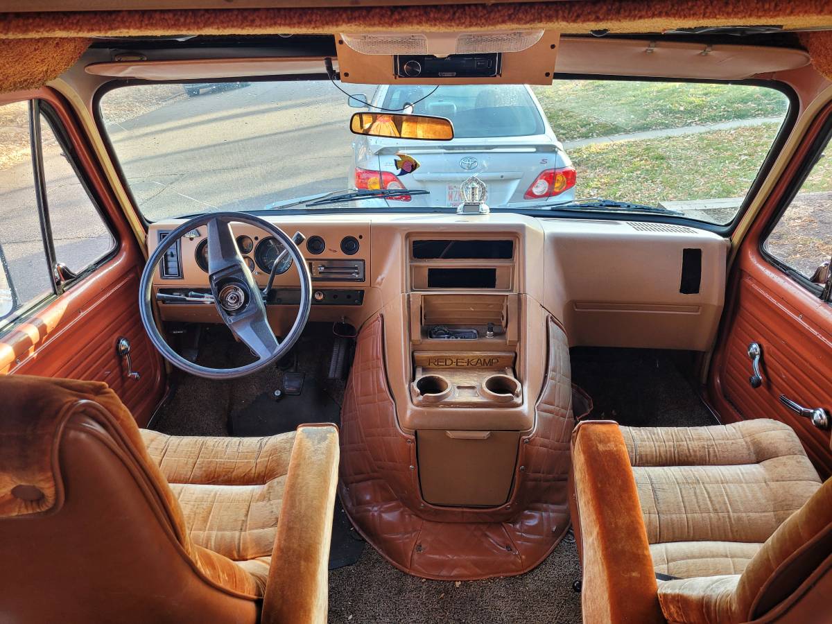 Gmc-Vandura-2500-conversion-van-1979-4