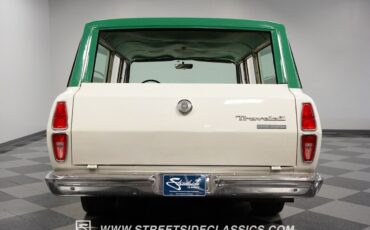 International-Harvester-Travelall-1970-10