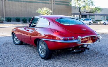 Jaguar-E-Type-1966-10