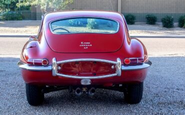 Jaguar-E-Type-1966-11