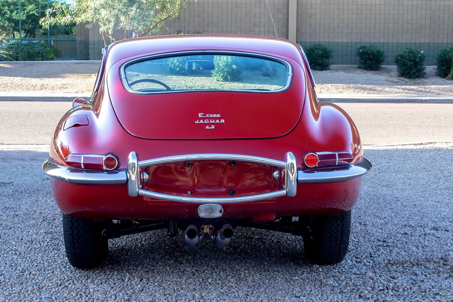 Jaguar-E-Type-1966-11