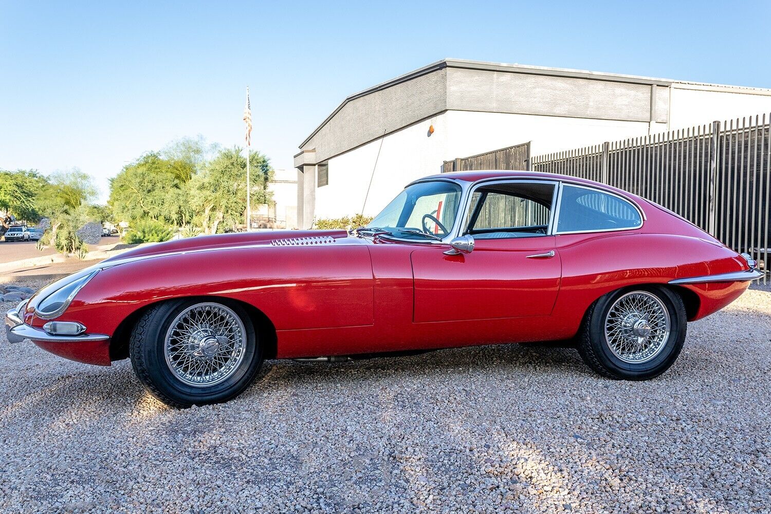 Jaguar-E-Type-1966-12