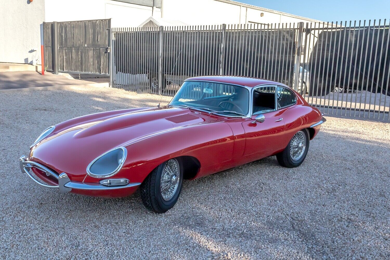 Jaguar-E-Type-1966-13