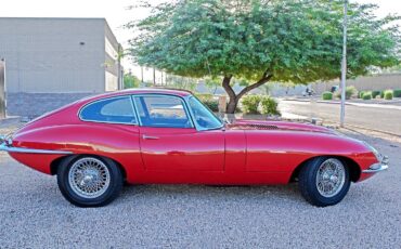 Jaguar-E-Type-1966-15