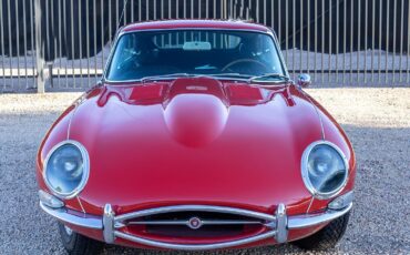 Jaguar-E-Type-1966-16