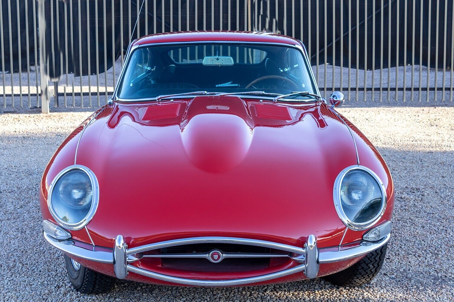 Jaguar-E-Type-1966-16