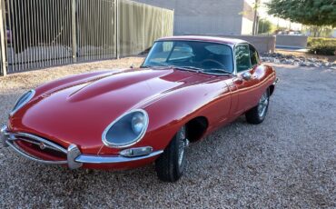 Jaguar-E-Type-1966-2