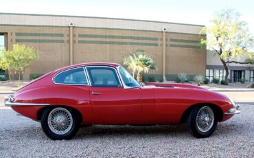 Jaguar-E-Type-1966-6