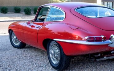 Jaguar-E-Type-1966-9