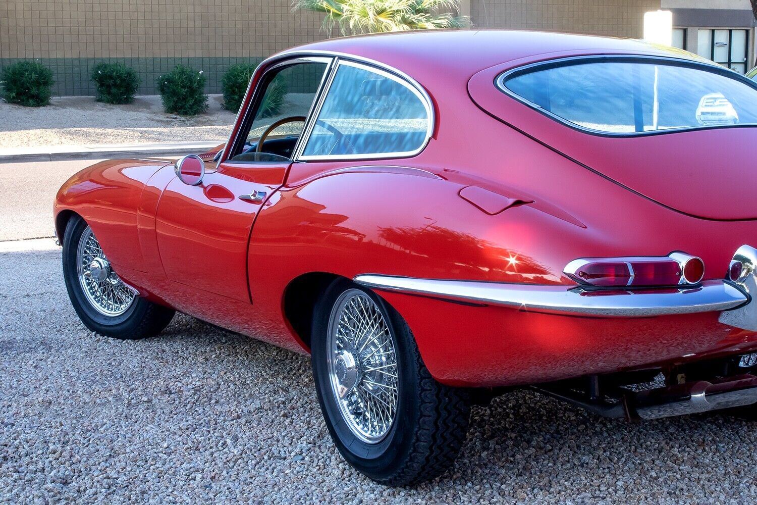 Jaguar-E-Type-1966-9