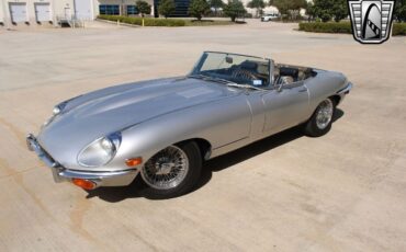 Jaguar-E-Type-1969-2