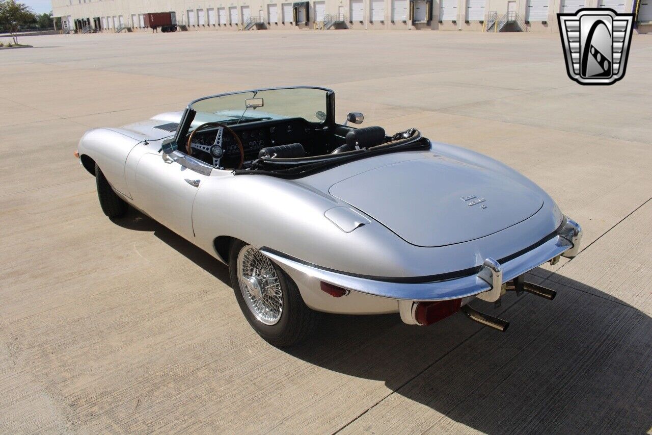 Jaguar-E-Type-1969-28