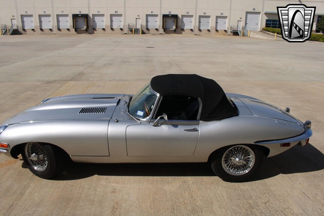 Jaguar-E-Type-1969-5