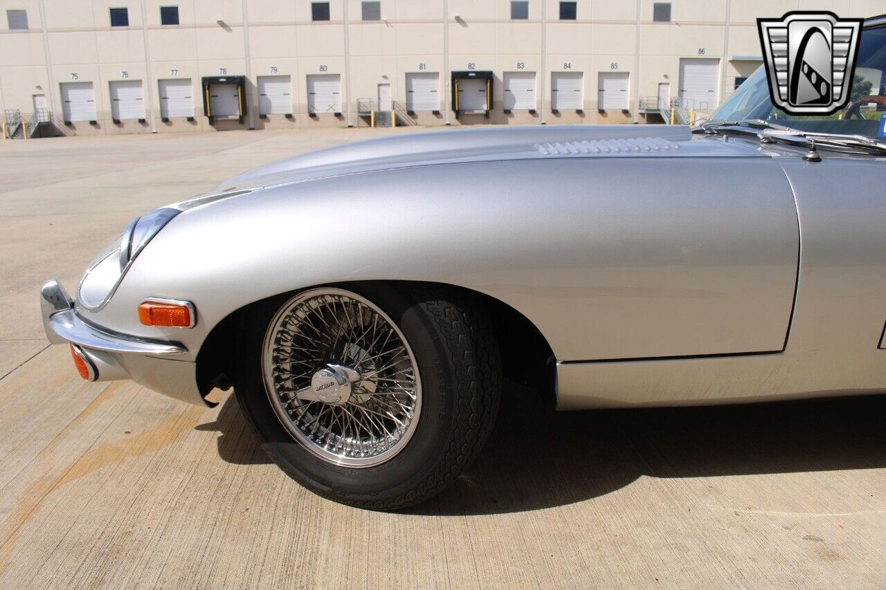 Jaguar-E-Type-1969-8