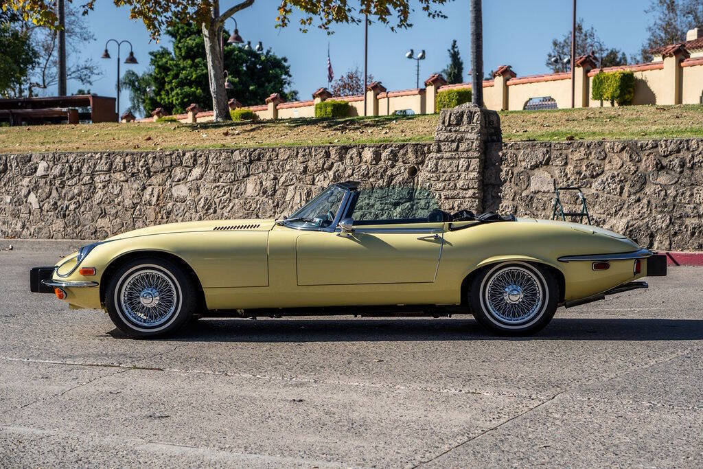 Jaguar-E-Type-1974-19