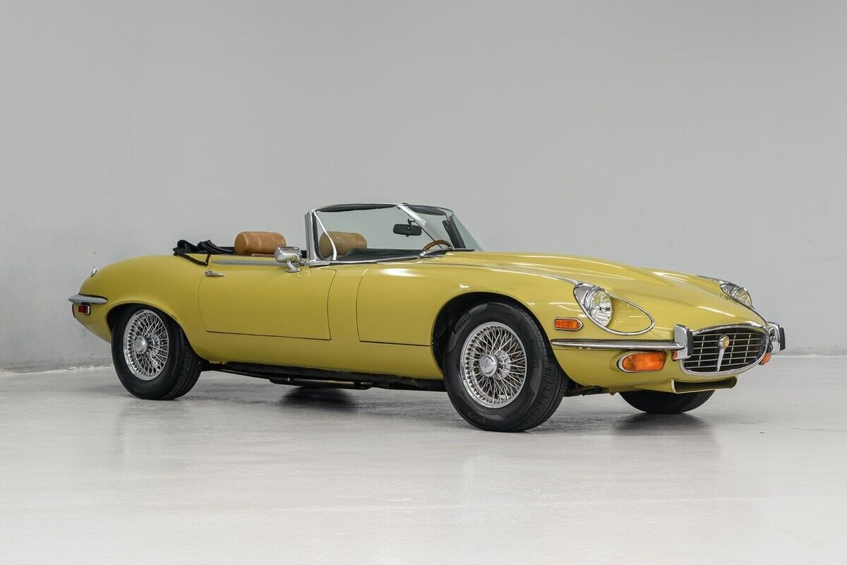 Jaguar-E-Type-1974-8