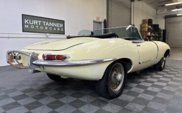 Jaguar-E-Type-Cabriolet-1968-1