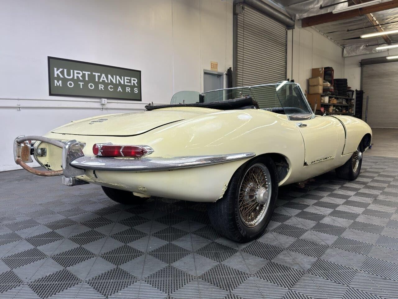 Jaguar-E-Type-Cabriolet-1968-1