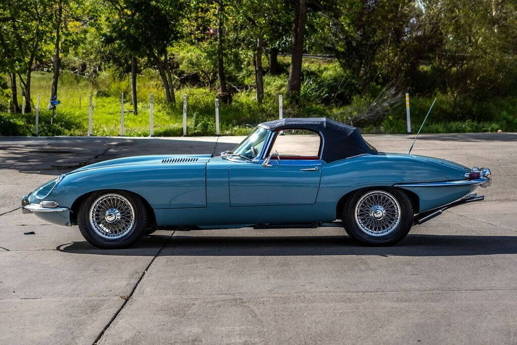 Jaguar-E-Type-Cabriolet-1968-17