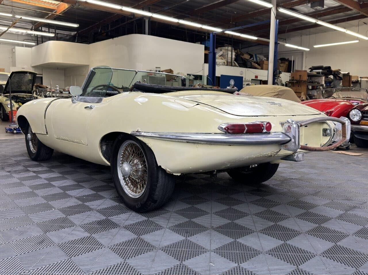 Jaguar-E-Type-Cabriolet-1968-3