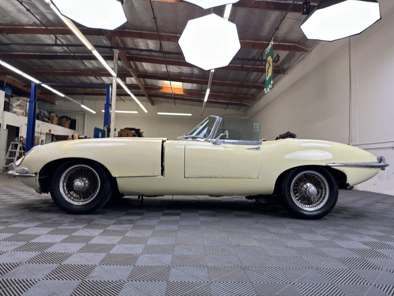 Jaguar-E-Type-Cabriolet-1968-4