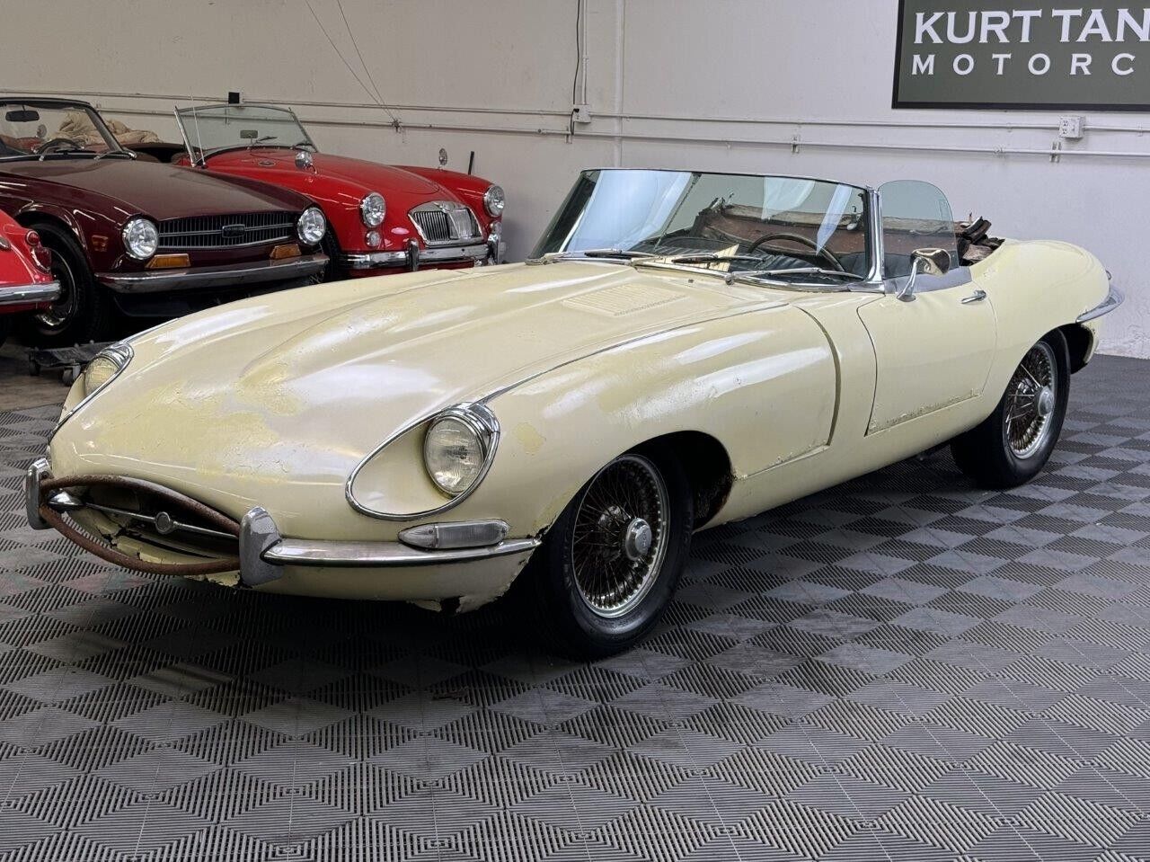 Jaguar-E-Type-Cabriolet-1968-5