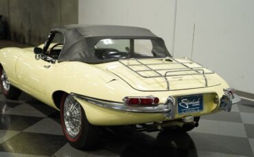 Jaguar-E-Type-Cabriolet-1968-8