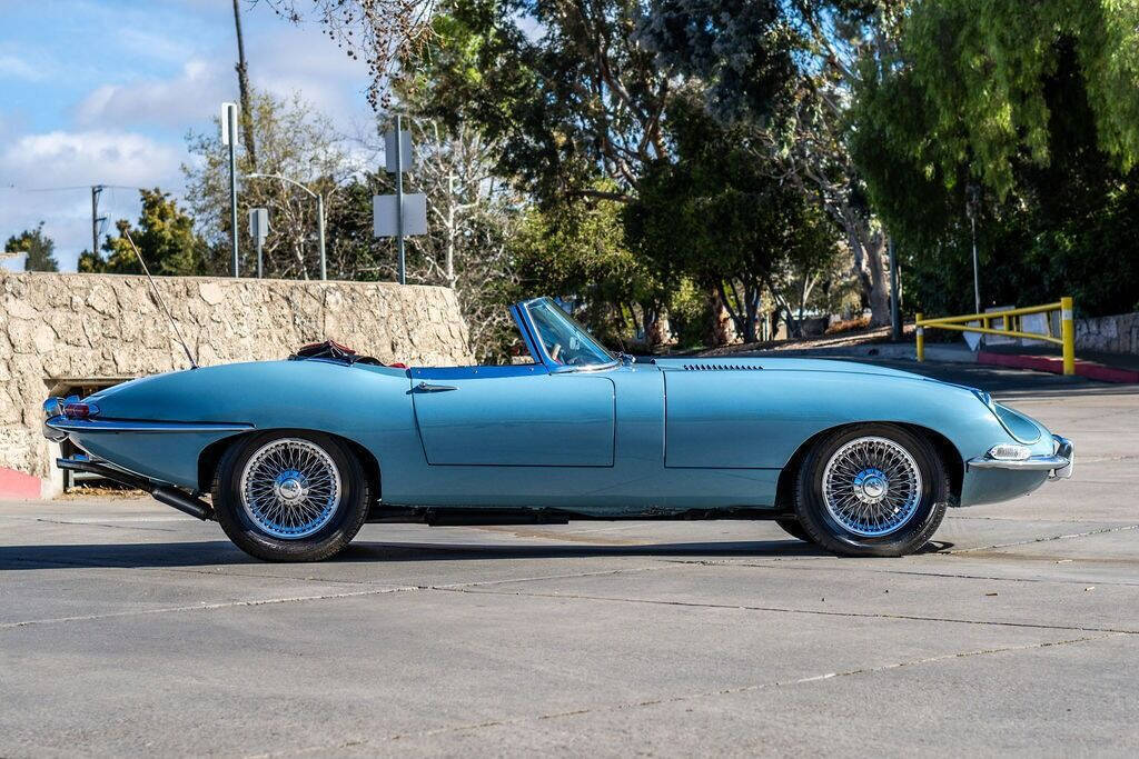 Jaguar-E-Type-Cabriolet-1968-8