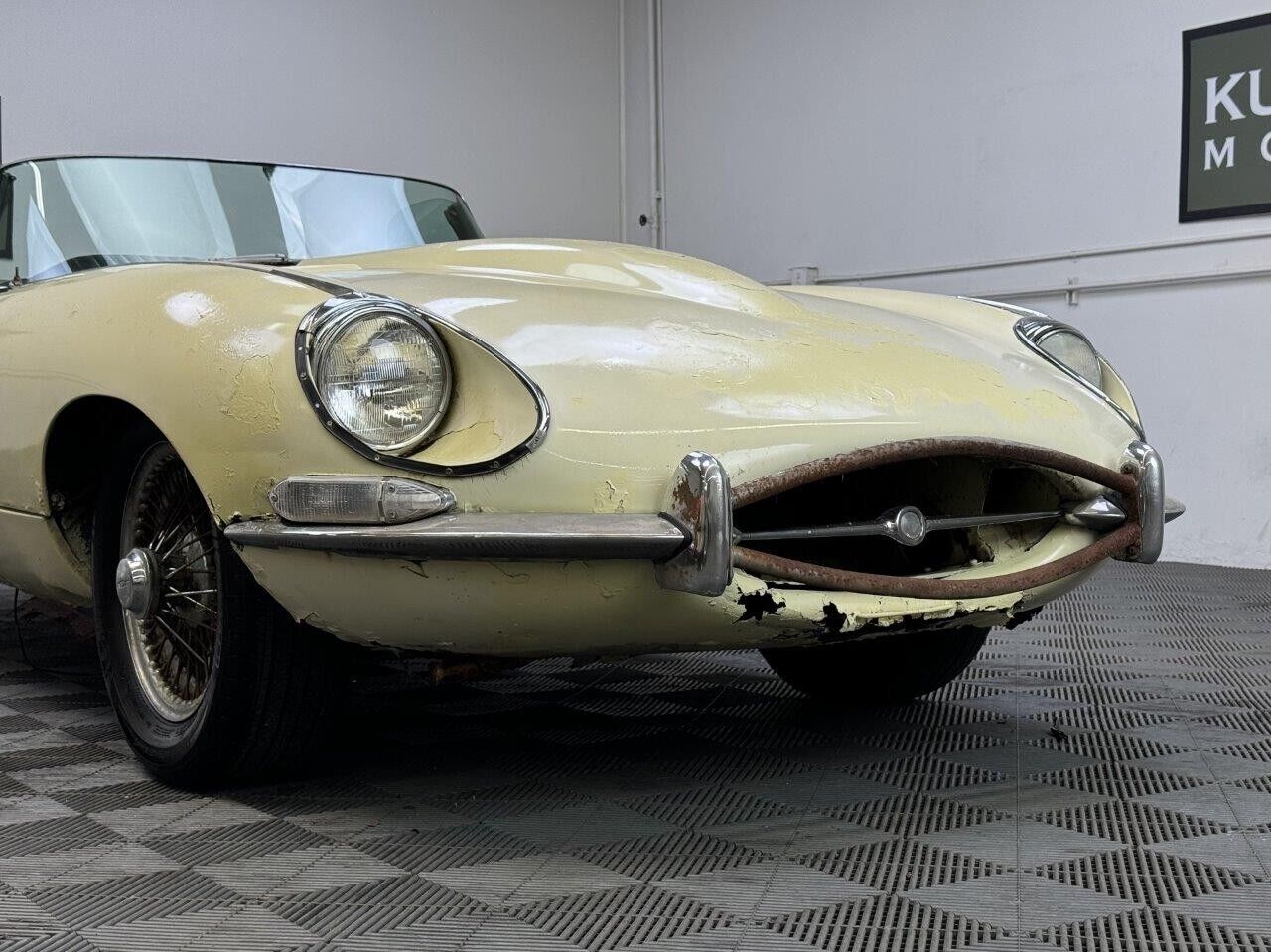 Jaguar-E-Type-Cabriolet-1968-8