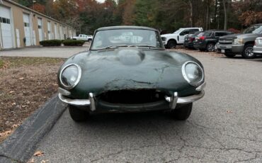 Jaguar-E-Type-Coupe-1967-2