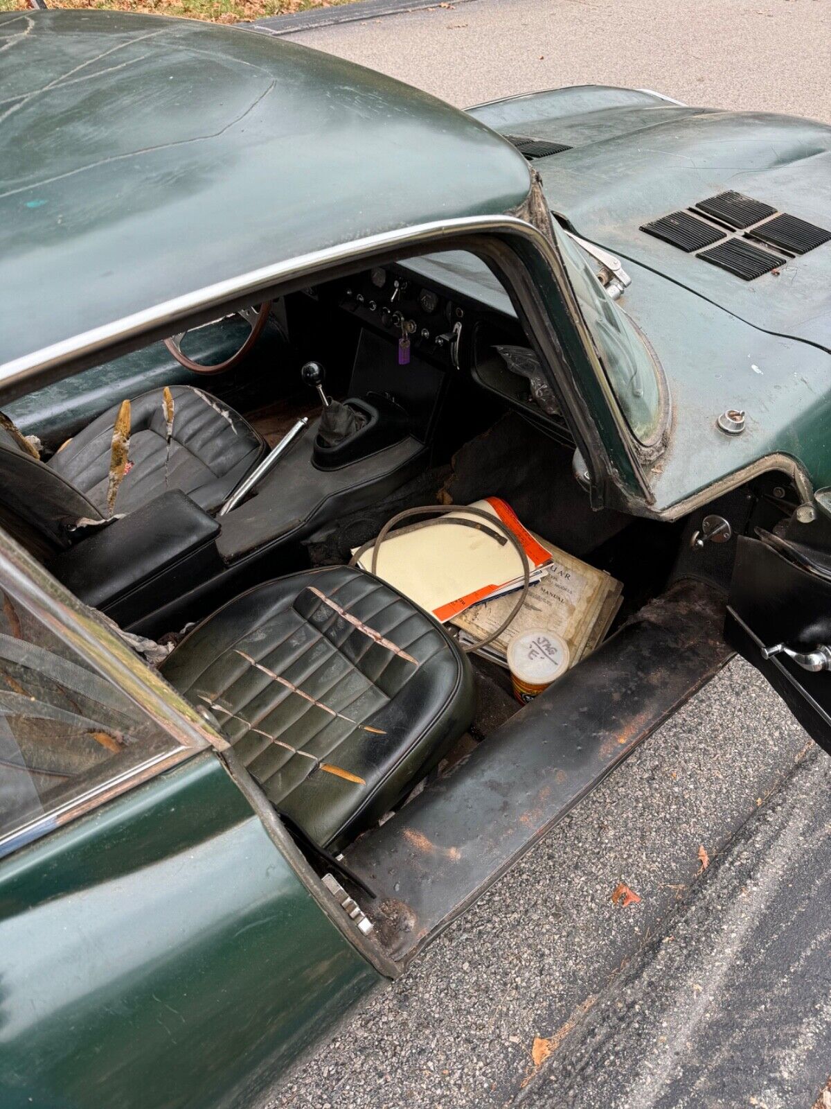 Jaguar-E-Type-Coupe-1967-8