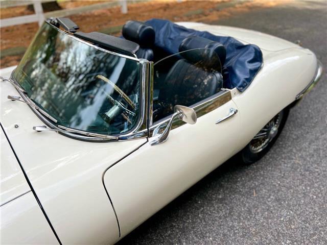 Jaguar-E-Type-Roadster-1971-18