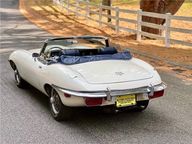 Jaguar-E-Type-Roadster-1971-9