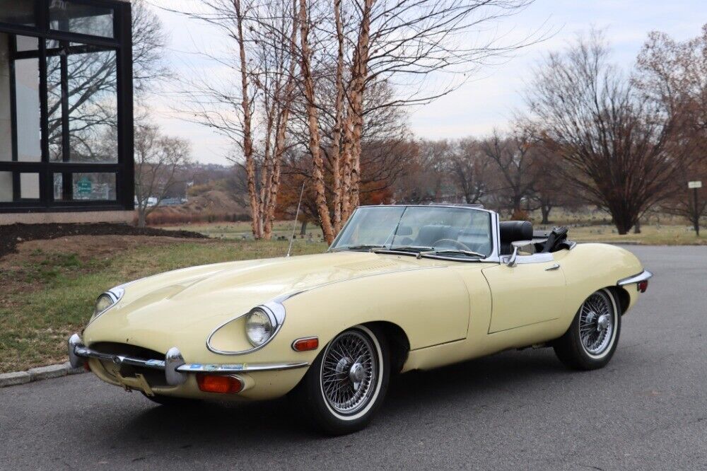 Jaguar-E-Type-Series-II-1969-1