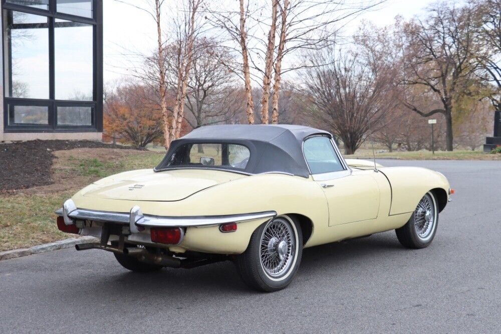 Jaguar-E-Type-Series-II-1969-4