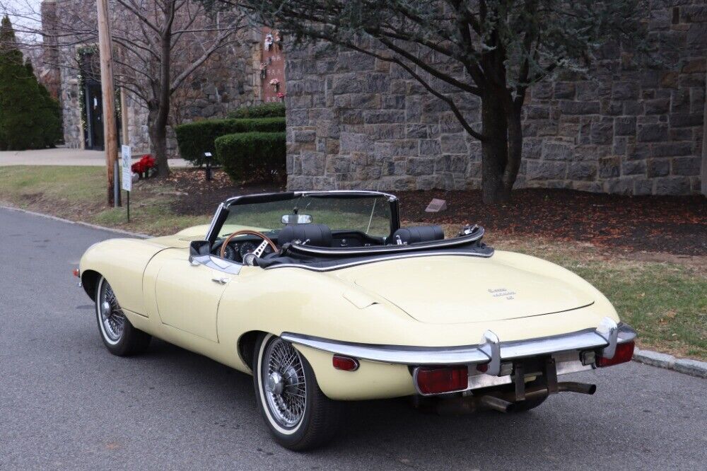 Jaguar-E-Type-Series-II-1969-5