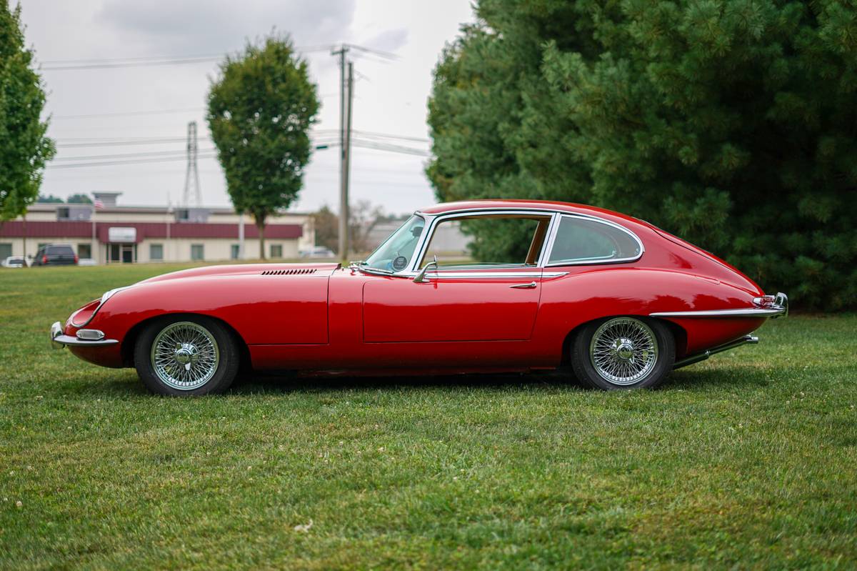 Jaguar-E-type-1968-2